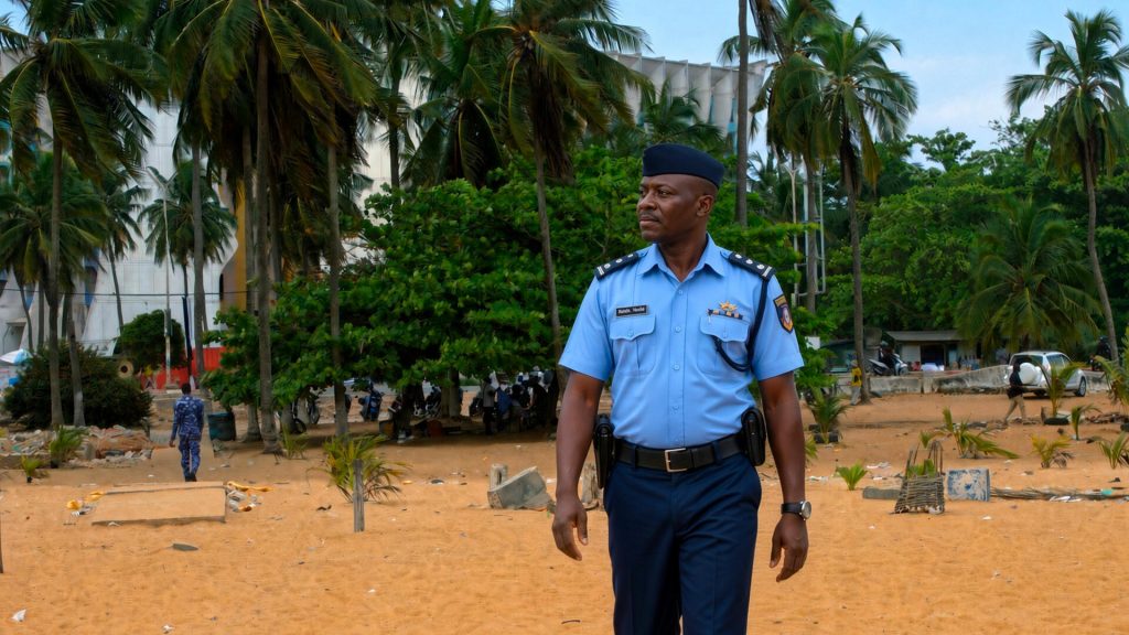 Plage de Lomé : après le déguerpissement, la sécurité à coups de patrouilles… jusqu’à quand ?
